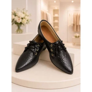Tênis oxford helena verniz feminino bico fino moda casual dia a dia.
